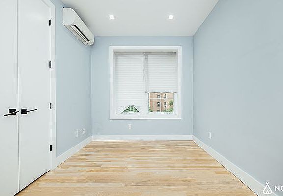 4th image of 308 Macdougal St APT 3R