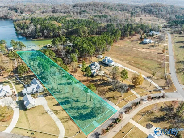 17 Lake Pointe Cir, Scottsboro, AL 35769