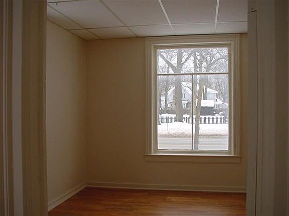 4th image of 204 Petoskey Ave