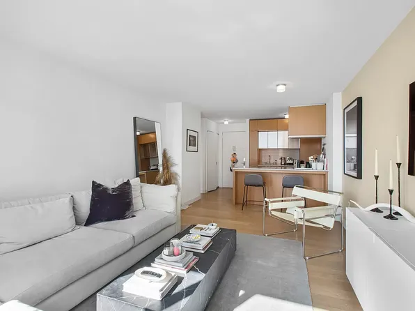 225 Rector Pl, New York, NY