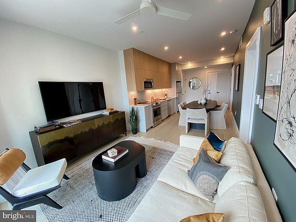 4th image of 1099 Germantown Ave #O