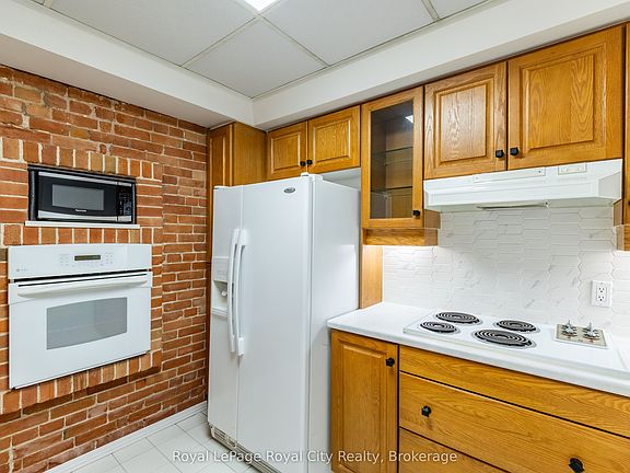 4th image of 57 Suffolk St W #101