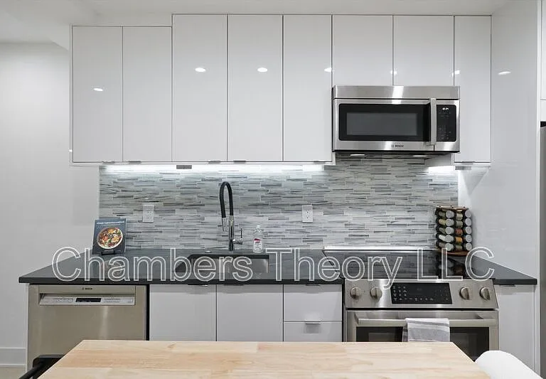 4 R St NW #5 — Photo 4