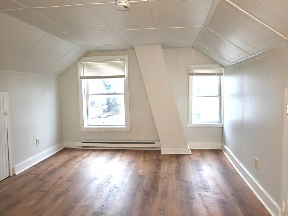 17 Railroad Ave #2