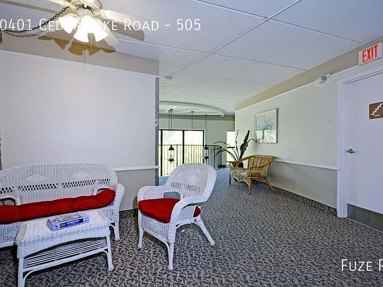 10401 Cedar Lake Rd #505 — Photo 4