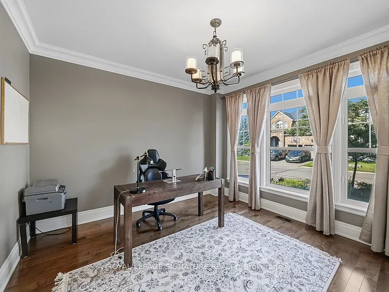 9 William Bowes Blvd — Photo 10