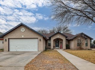 106 Burwood Ln, Del Rio, TX 78840