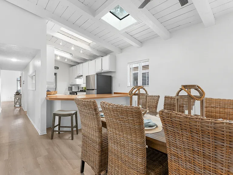 214 E Balboa Blvd — Photo 10