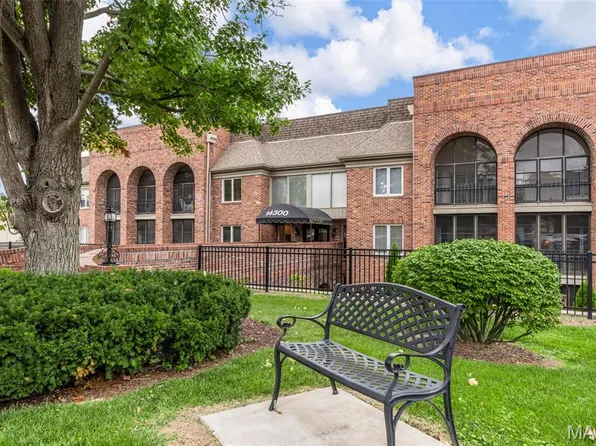 14300 E Conway Meadows Ct #302, Chesterfield, MO 63017