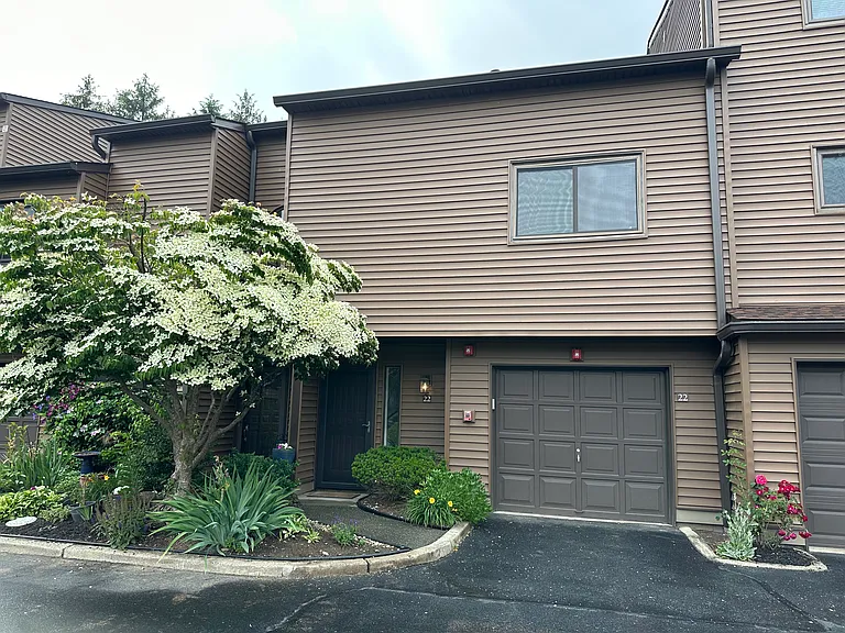 22 Aspen Ct — Photo 1