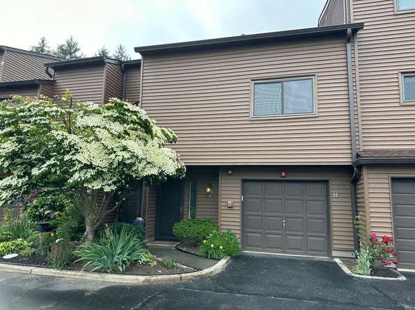 22 Aspen Ct, Nanuet, NY 10954
