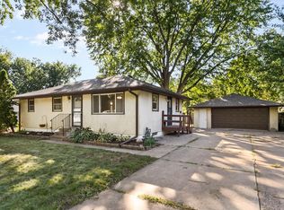 610 Grange Ave N, Oakdale, MN 55128