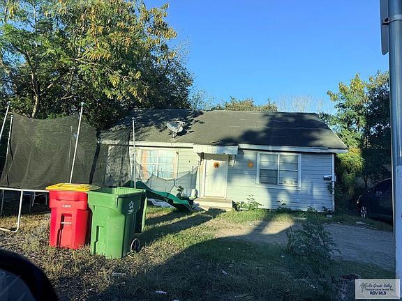 2nd image of 812 W Levee St