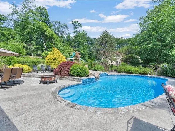 5 Lake Road, Newtown, CT 06470