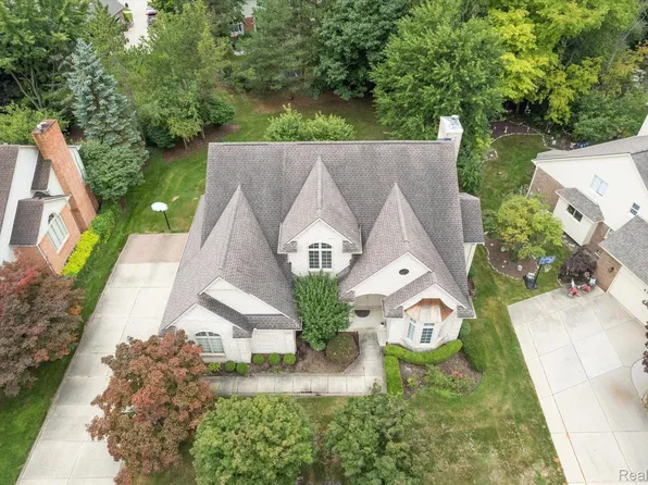 43743 Via Antonio Dr, Sterling Heights, MI 48314