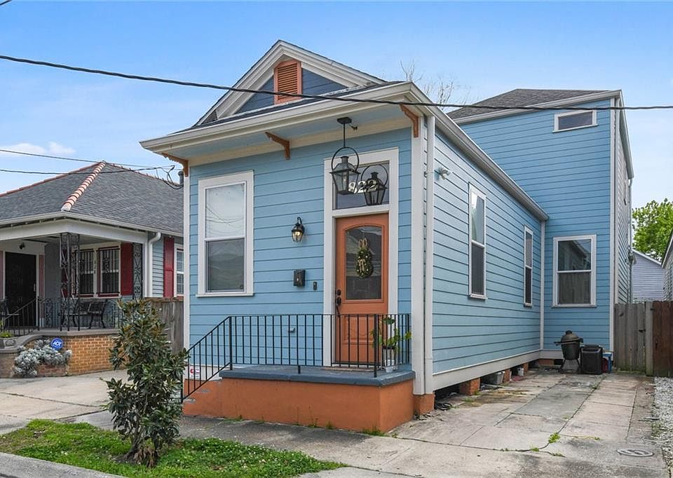 1st image of 822 N Lopez St