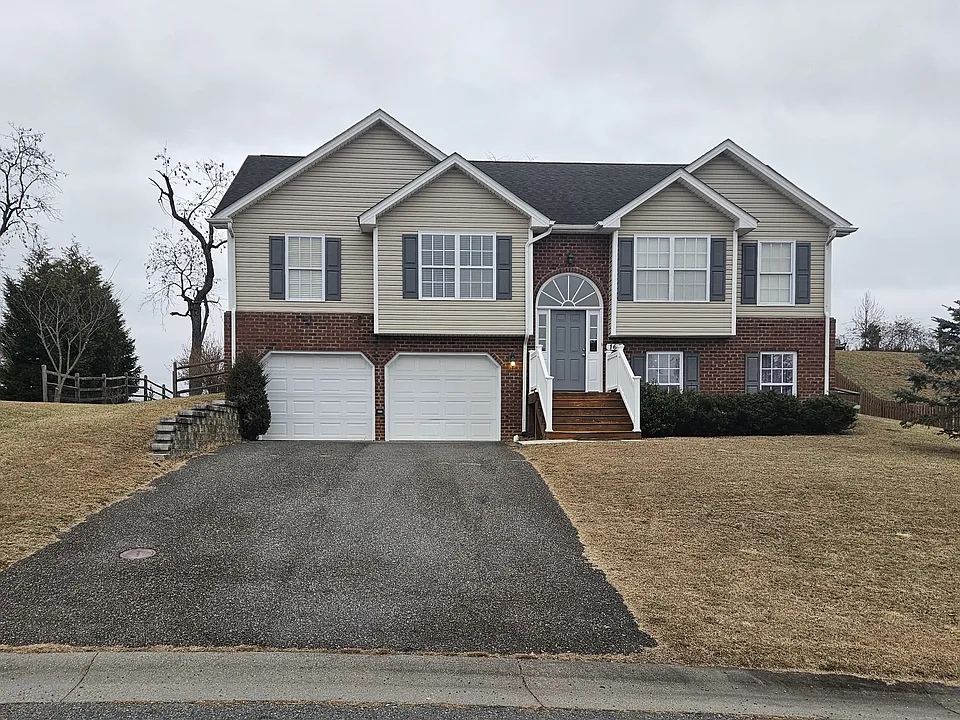 165 Windsor Dr