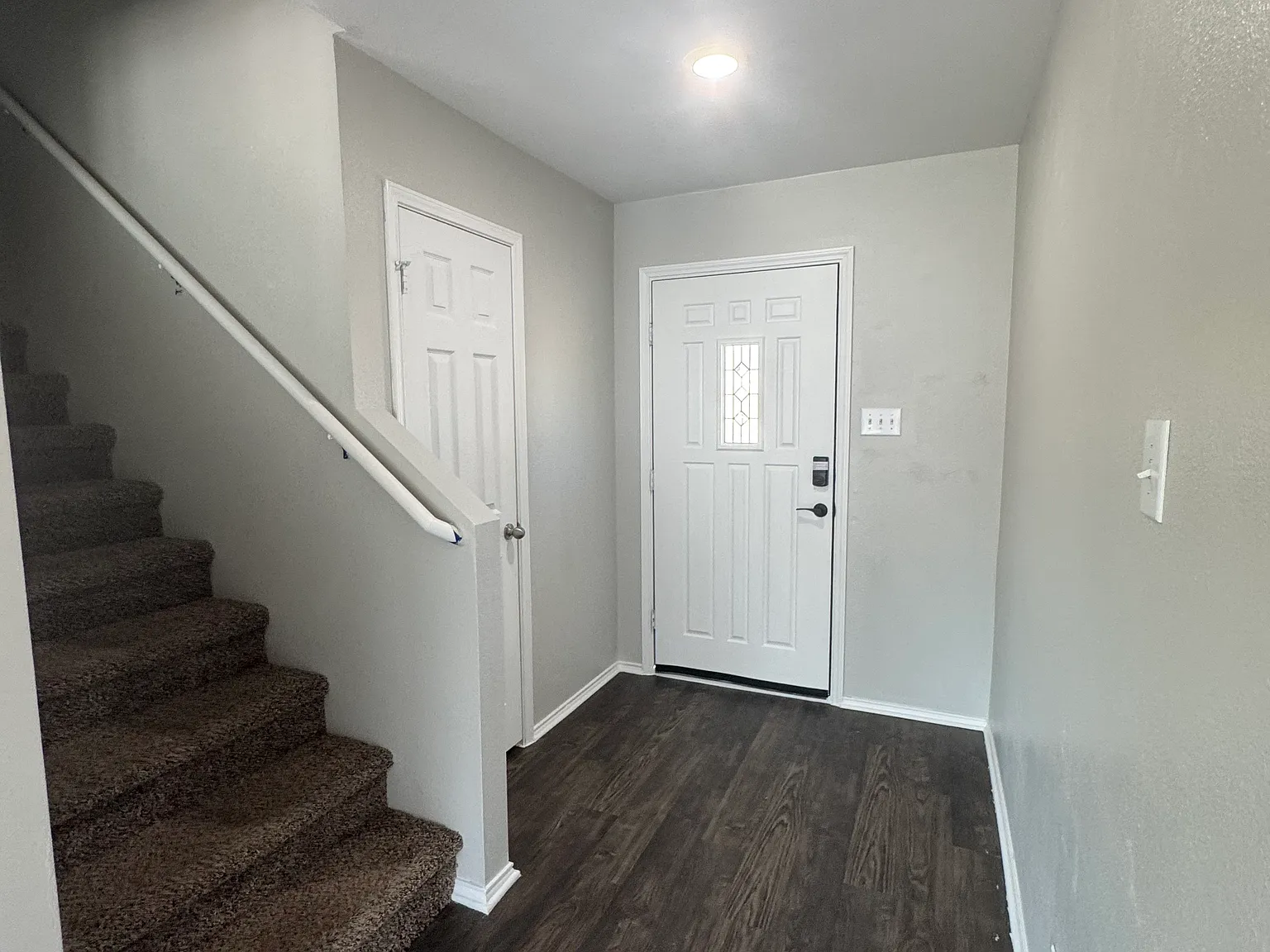 3 bed, 2.5 bath, 1665 sqft, $2,100 — Photo 4