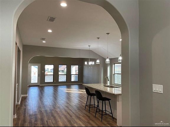 5th image of 513 Placido Dr
