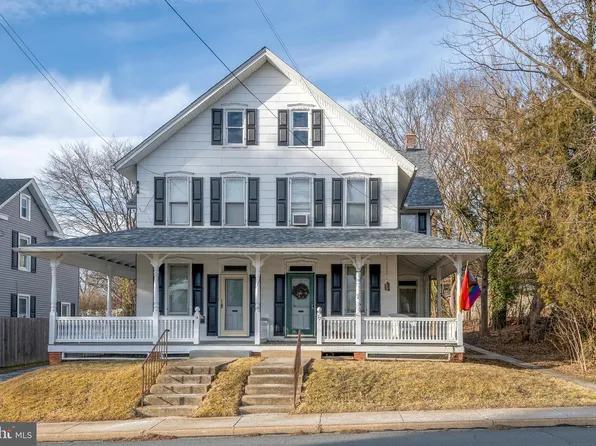 17 W Cottage Ave, Millersville, PA 17551