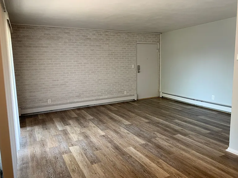 1505 N Plum St — Photo 3