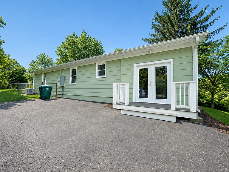 270 Youngs Cove Rd — Photo 4