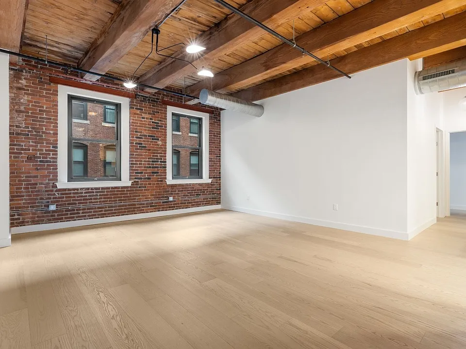 9 W Broadway #402
