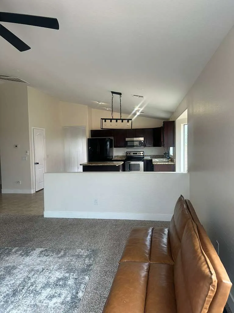 4 bed, 1849 sqft, $2,350 — Photo 3