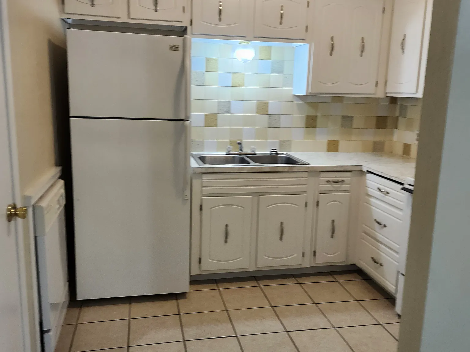 2 bed, 650 sqft, $550 — Photo 1