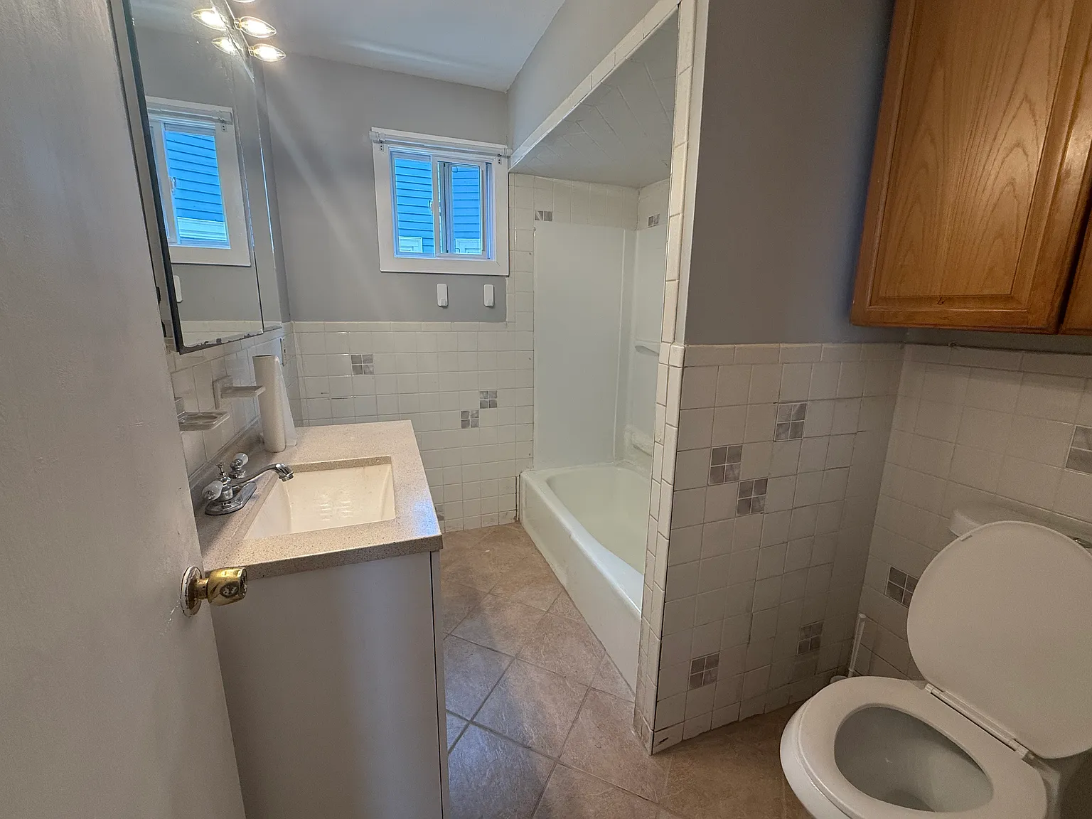 3 bed, 1300 sqft, $3,000 — Photo 4