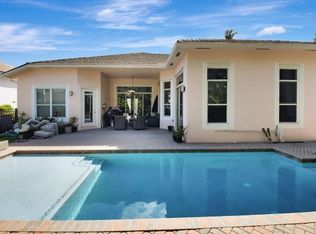 447 Pine Tree Ct, Atlantis, FL 33462