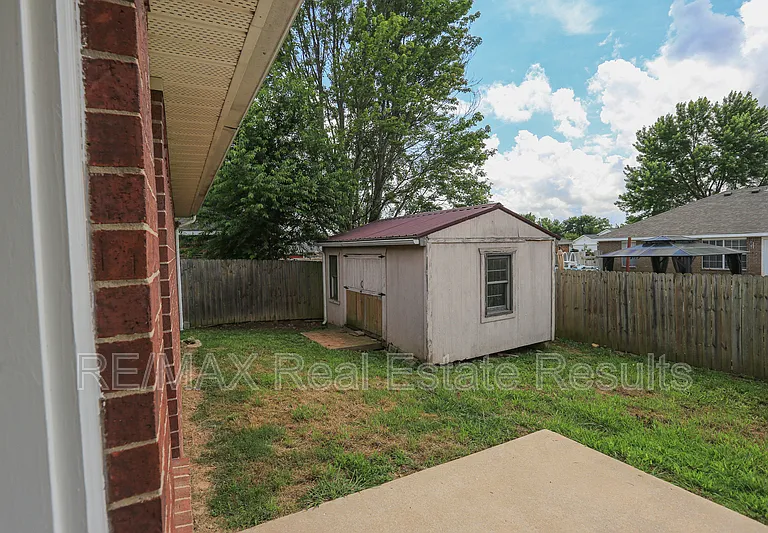 621 Bliss Cir — Photo 33