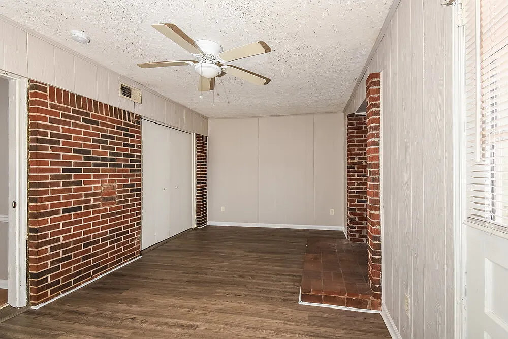3 bed, 1.5 bath, 1264 sqft, $1,835 — Photo 3