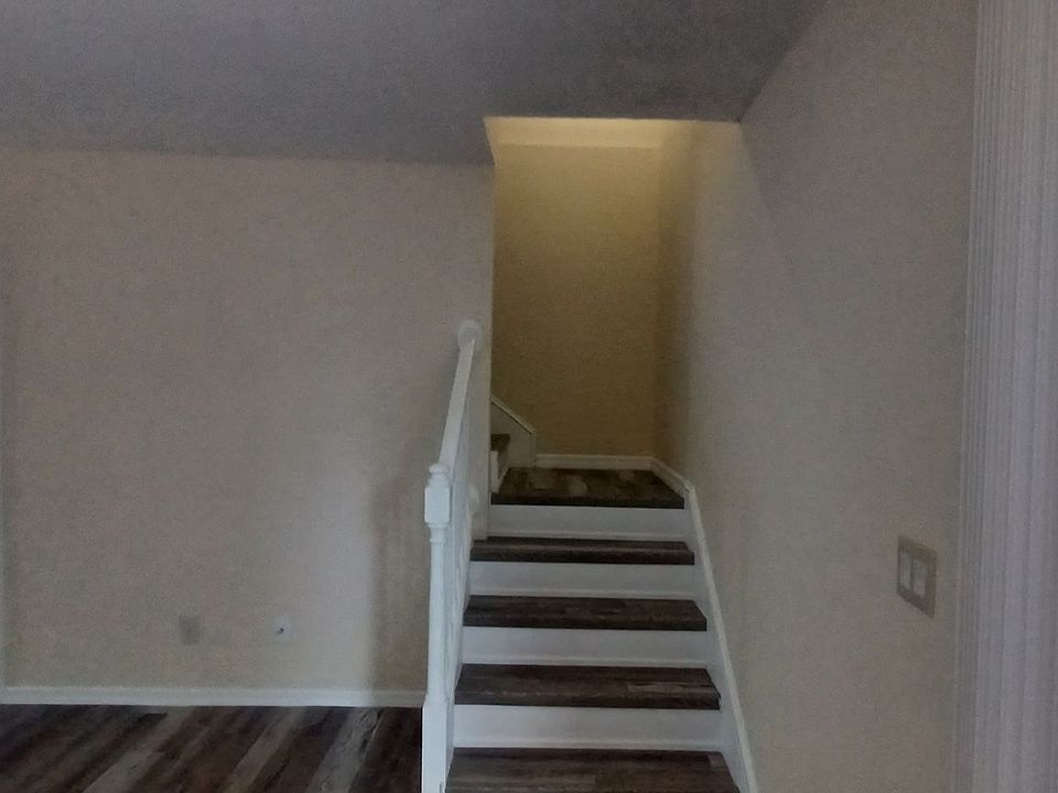 1st image of 1019 SE 11th St #4