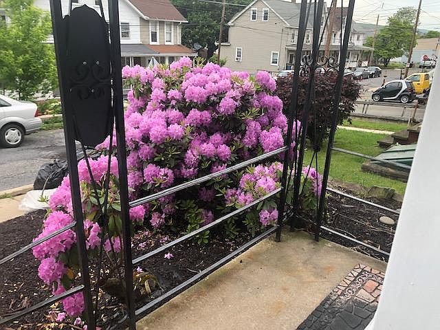 COVERED FRONT ENTRANCE!