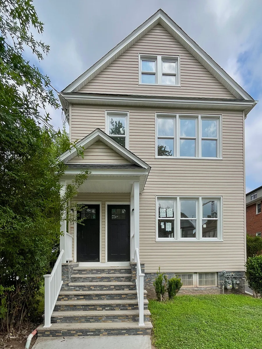 Front of house - 108 W Price St #1