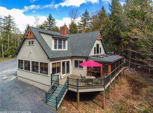 532 Point Dr, Mount Vernon, ME 04352