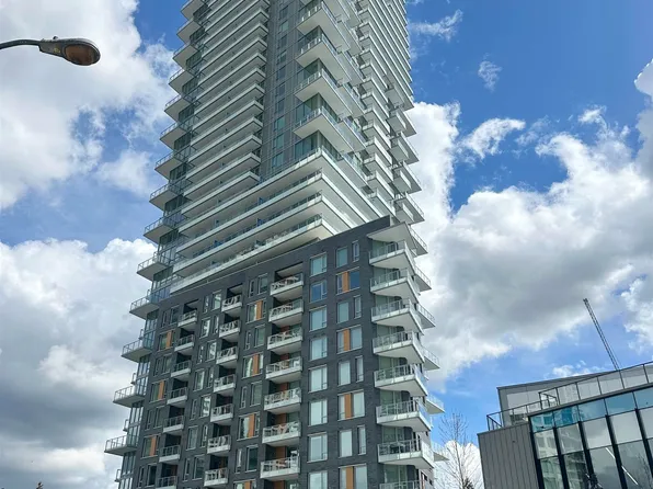 567 Emerson St #302, Coquitlam, BC V3J 0G3