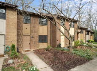 2037 Headlands Cir, Reston, VA 20191