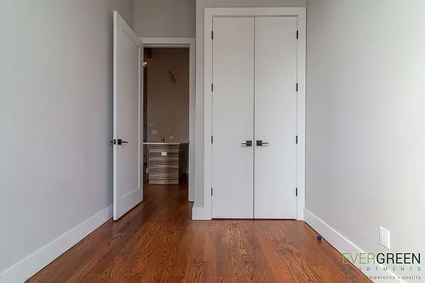 Rented by Evergreen Apartments BK | media 27