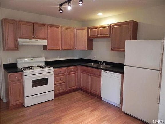 3rd image of 13 Jamaica Dr