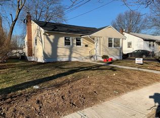 21 Hansom Pl, Roosevelt, NY 11575