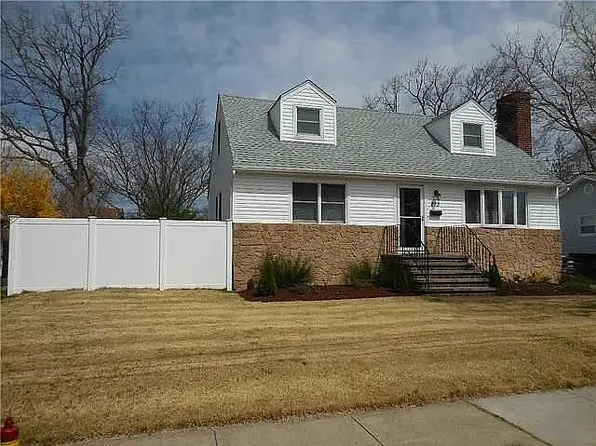 213 N Maple St, Massapequa, NY 11758