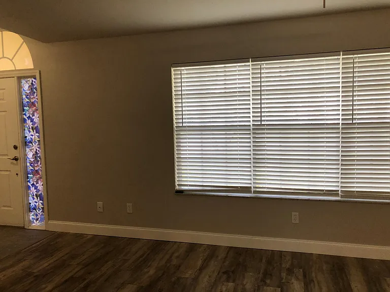 545 Grace St — Photo 12