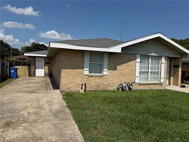 2335 Kraft Pl — Photo 1