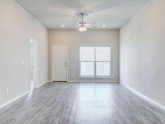 4th image of 1915 Langford Ave