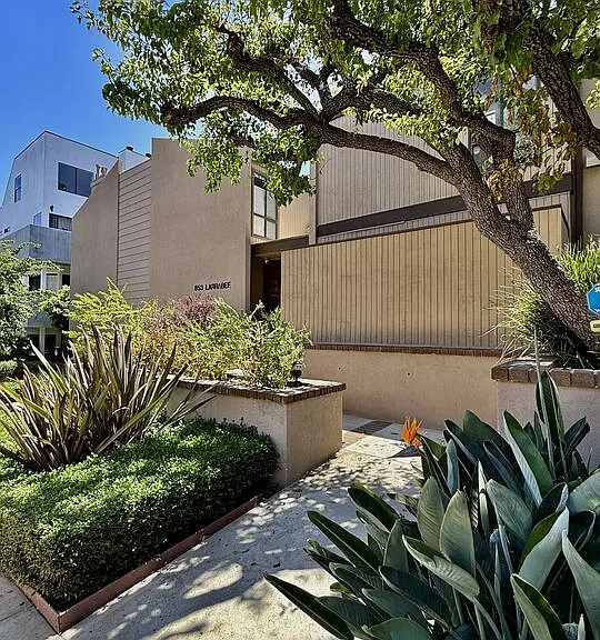 853 Larrabee St #6 — Photo 4
