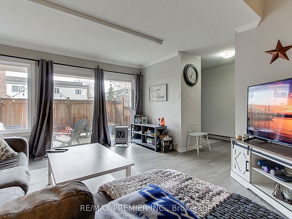 5th image of 213 Milestone Cres