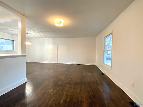 5th image of 917 Speake Rd NW