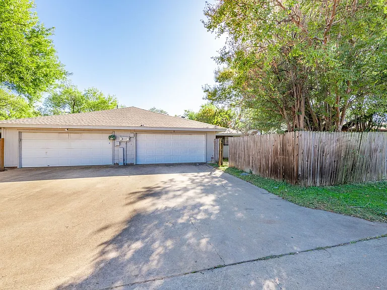 4605 & 4607 Menzer Rd — Photo 10